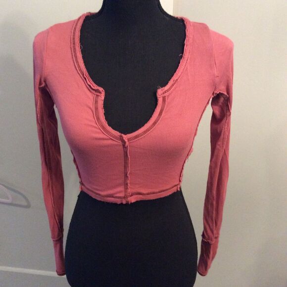 Urban Outfitters Tops - Urban Outfitters Ribbed Long Sleeve Cropped Top Medium M Dark pink